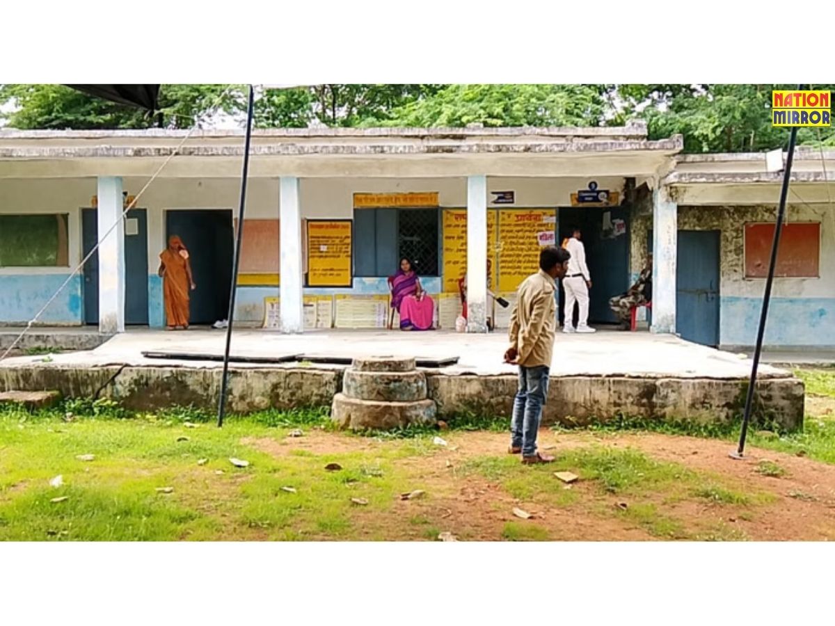लखनपुर में ग्रामीणों ने किया मतदान का विरोध