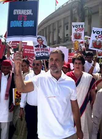 राहुल गांधी और विपक्ष की नकारात्मक राजनीति: राष्ट्रहित पर भारी पड़ता सत्ता का विरोध?