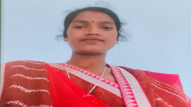 लोहरदगा में सड़क निर्माण रोककर 20 हजार रुपए रंगदारी मांगने का आरोप, महिला ने एसपी से लगाई न्याय की गुहार
