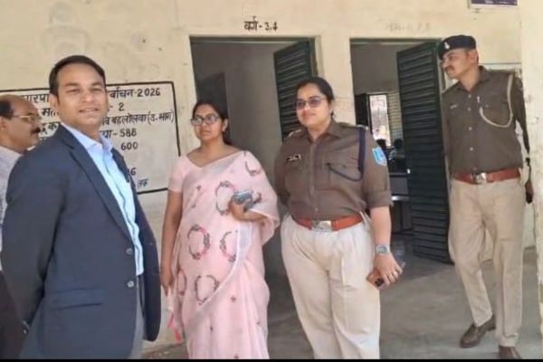 नगर निकाय चुनाव 2026: डीसी-एसपी ने विभिन्न बूथों का किया निरीक्षण, सुरक्षा की दृष्टि से दिये कई निर्देश