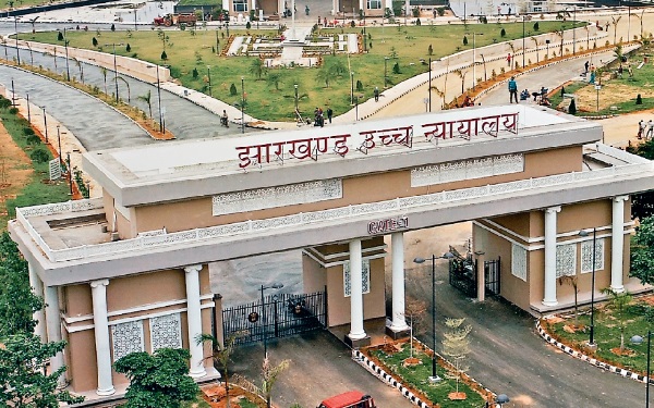 बोकारो की लापता 18 वर्षीय युवती पुष्पा कुमारी के मामले में HC में सुनवाई, कोर्ट में सरकार के रवैये पर जताई कड़ी नाराजगी 
