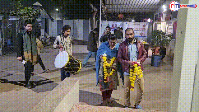 Indore Police: बेटे के साथ ढोल-नगाड़े लेकर थाने पहुंची मां,अनूठे अंदाज में पुलिस का किया धन्यवाद।