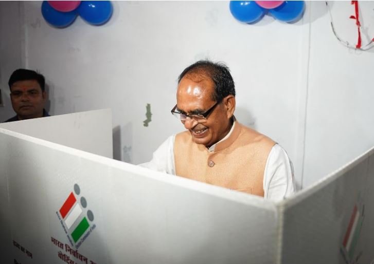 गोरखपुर में सुरक्षा भवनों का उद्घाटन, CM योगी बोले - थानों पर हमला किया तो काम तमाम
