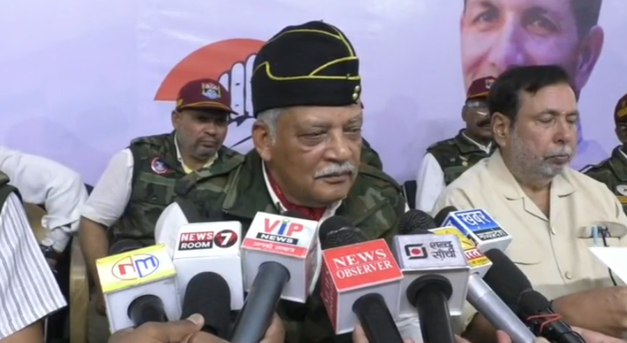 सेना का अपमान करने वालों को बख्शा नहीं जाएगा: कांग्रेस मंच से गरजे पूर्व सैन्य अधिकारी