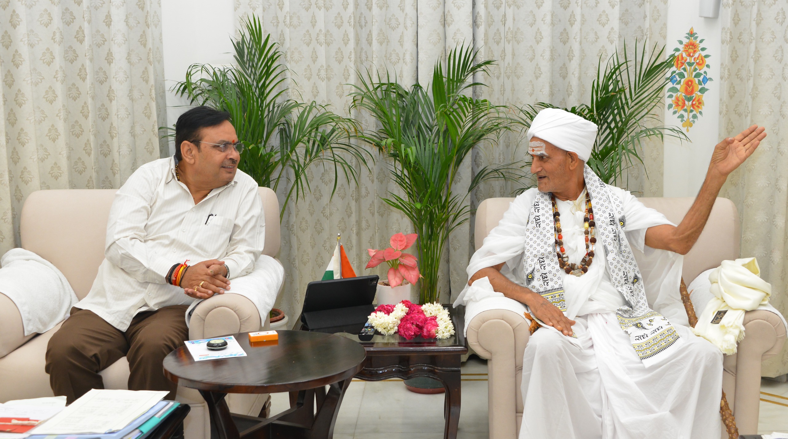 Bhajanlal Sharma meets Tulchharam Ji Maharaj: सीएम भजनलाल शर्मा ने ब्रह्मधाम आसोतरा के गादीपति तुलछाराम जी महाराज से की भेंट, प्राप्त किया स्नेहाशीष