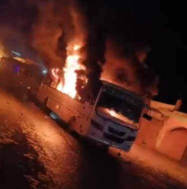 Mp singrauli sadak hadsa: सिंगरौली में बड़ा सड़क हादसा,हादसे में 2 को मौत,गुस्साई भीड़ ने बस में लगाई आग