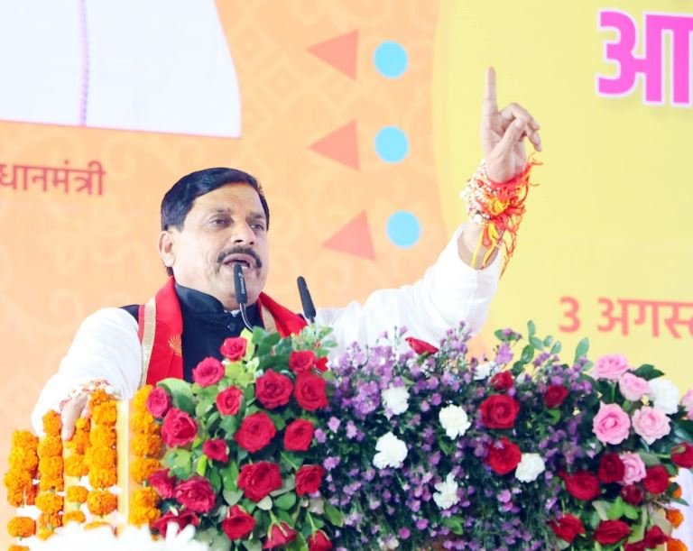 MP CM's Diwali gift: धनतेरस से पहले MP के कर्मचारियों पर धनवर्षा