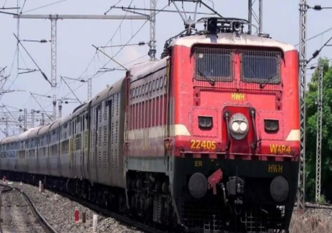 रेल किराया बढ़ा: अब हर किलोमीटर पर जेब से निकलेंगे 1–2 पैसे ज्यादा