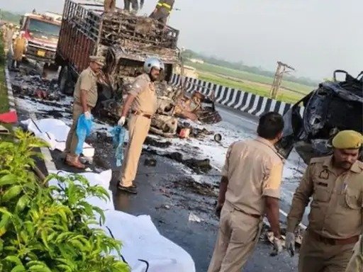 अलीगढ़ हादसा 5 जिंदगियां जलकर राख: टायर फटा, दोस्ती टूटी और सपने धुएं में उड़ गए 