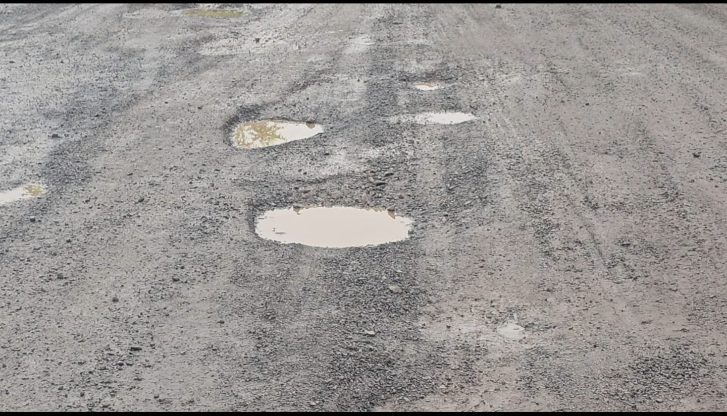 Amreli district roads: अमरेली जिले में सड़कों की खस्ता हालत से जनता परेशान