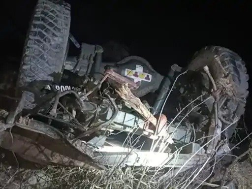 जम्मू-कश्मीर में 350 फीट गहरी खाई में गिरी सेना की गाड़ी, 5 की मौत 10 घायल, 3 अब भी लापता