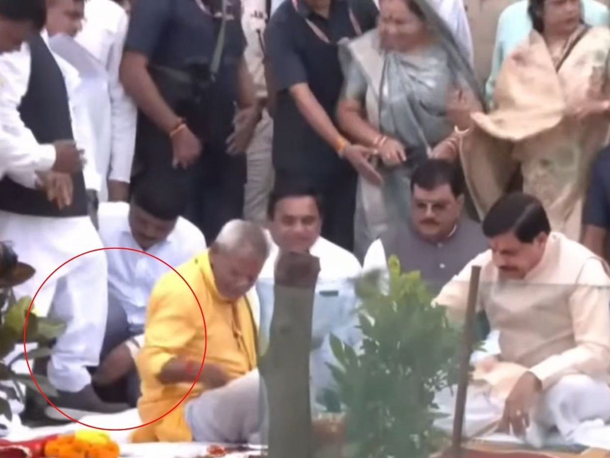 MP NEWS : मंत्री विजय शाह ने कार्यकर्ता से पहनवाए जूते, वीडियो वायरल