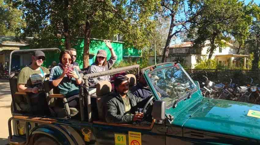 सैलानियों से गुलजार हुआ बांधवगढ़