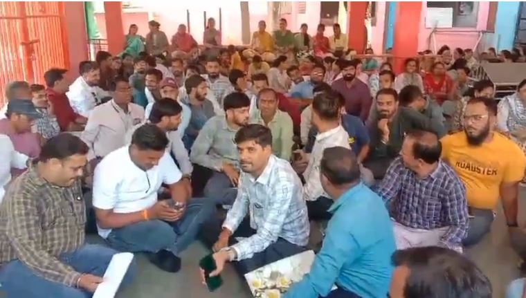 BARWANI NEWS: स्वास्थ्य विभाग में बड़ा विरोध,800 संविदा कर्मचारियों की हड़ताल की चेतावनी