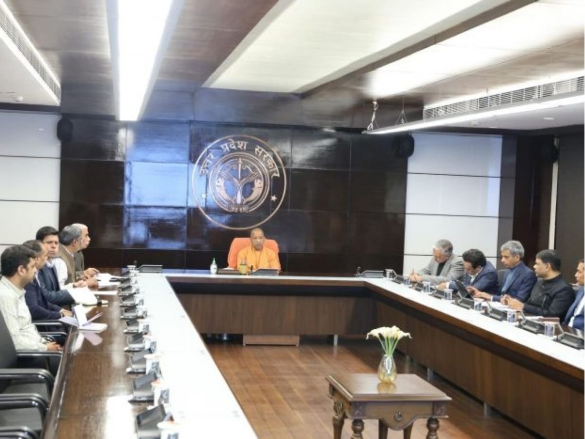 CM योगी ने दी युवाओं को सौगात, हर जिले में मिलेगा रोजगार