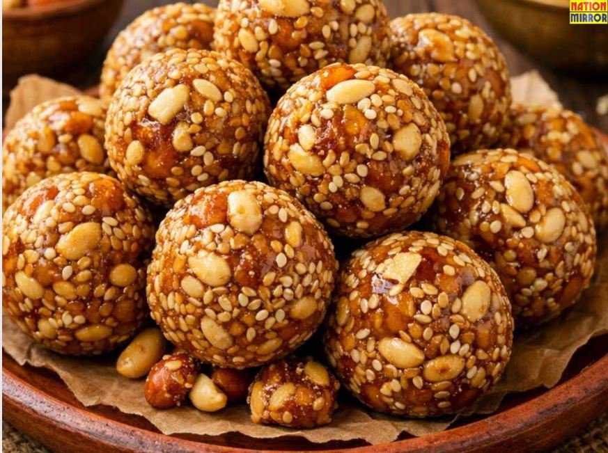 Best Snacks For Winter: विंटर के लिए मूंगफली, तिल और गुड़ से बना सबसे हेल्दी स्नैक!