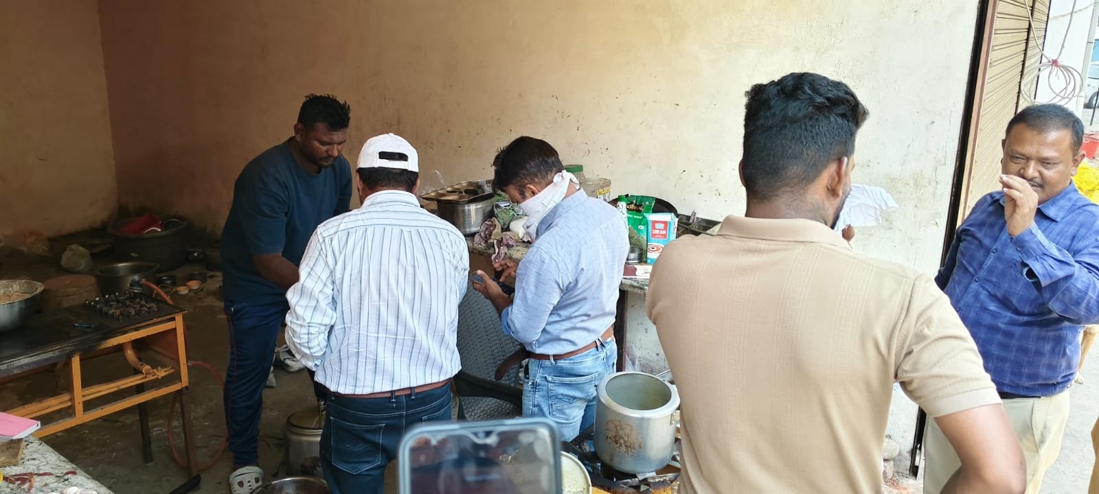 Betul beef case: मध्यप्रदेश के बैतूल में गोमांस पकाए जाने की सूचना पर रेस्टोरेंट में पुलिस ने मारा छापा, जांच जारी