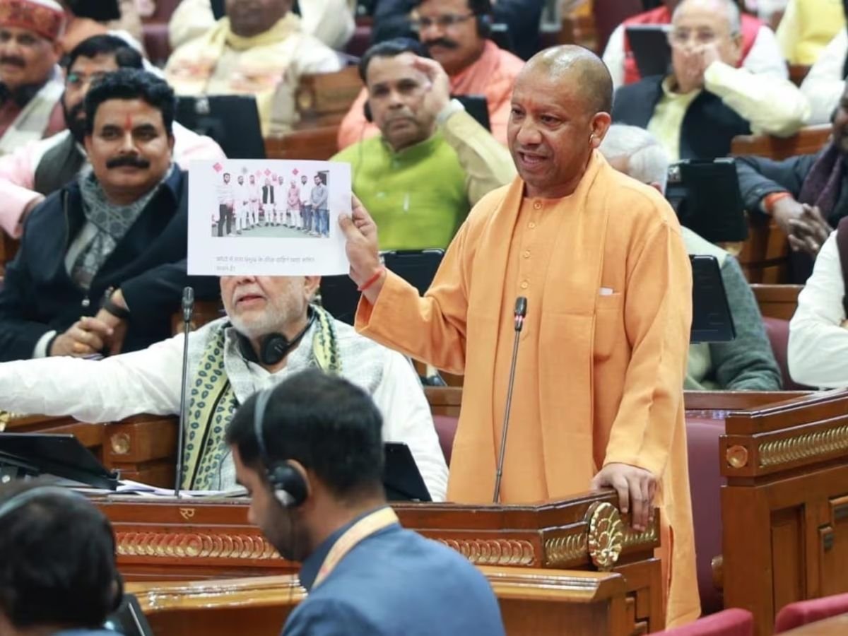 योगी बोले - देश के अंदर दो नमूने, एक दिल्ली में और एक लखनऊ में, CM योगी के वार पर अखिलेश का पलटवार