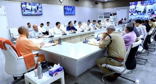 CM YOGI: त्योहारों में भड़काऊ गतिविधियों पर सख्त सीएम योगी, कांवड़ यात्रा मार्ग पर मांस बिक्री पर रोक
