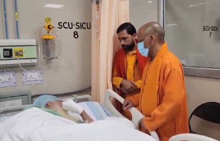 CM Yogi Meet Acharya Satyendra Das: सीएम योगी ने मंगलवार एसजीपीजीआई पहुंचकर आचार्य सत्येंद्र दास स्वास्थ्य की ली जानकारी..