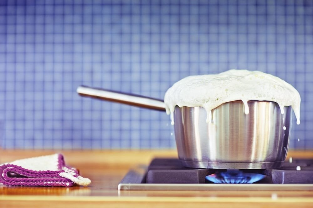 Cooking Hack: देसी जुगाड़ से दूध उबलने पर मिलेगा अलर्ट 