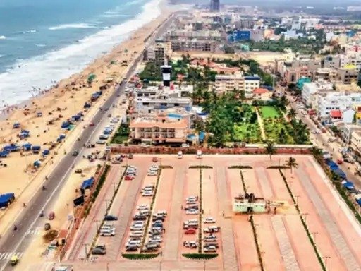  Cyclone Dana: ओडिशा की 300 उड़ानें और 552 ट्रेनें रद्द