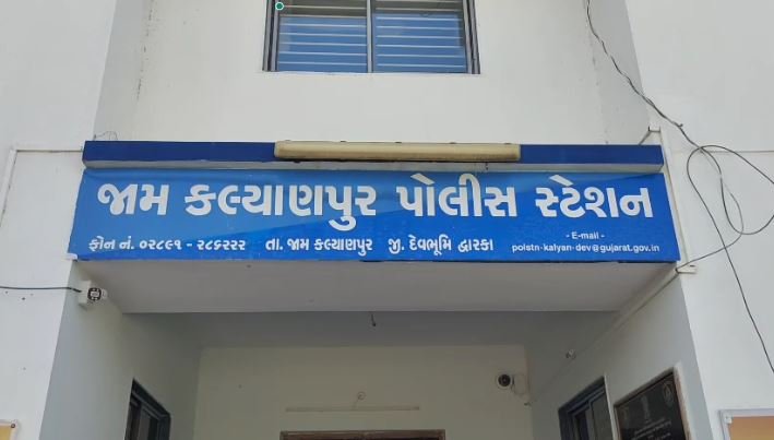 Devbhoomi Dwarka: संदिग्ध सरकारी अनाज से भरा ट्रक जब्त, गोदाम प्रबंधक की भूमिका पर सवाल