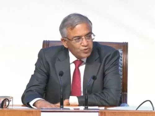 ECI की राज्य अधिकारियों के साथ बैठक, देशभर में वोटर्स वेरिफिकेशन कराने पर चर्चा।