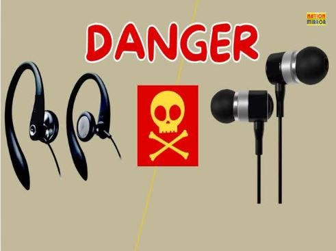 Earphone Addiction Alert: ईयरफोन की लत से बिगड़ सकता है मानसिक स्वास्थ्य!