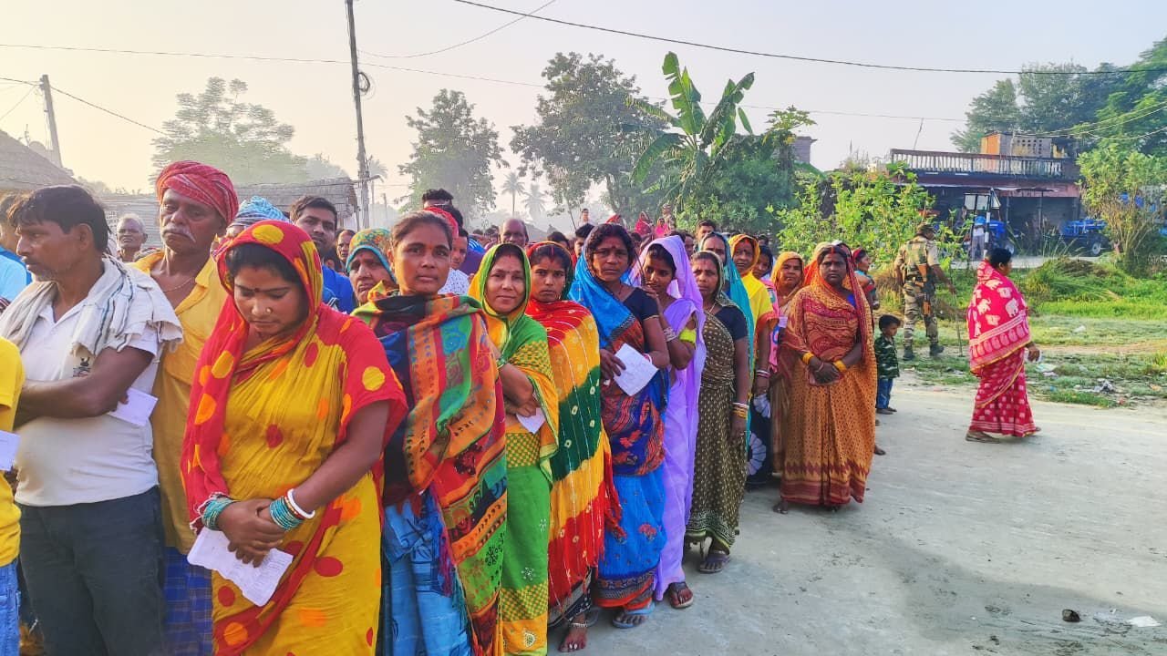 बिहार चुनाव में कई जगहों पर हंगामा और बहिष्कार, लखीसराय में बूथ कैप्चरिंग के आरोप, मुजफ्फरपुर में 3 बूथों पर वोट बहिष्कार