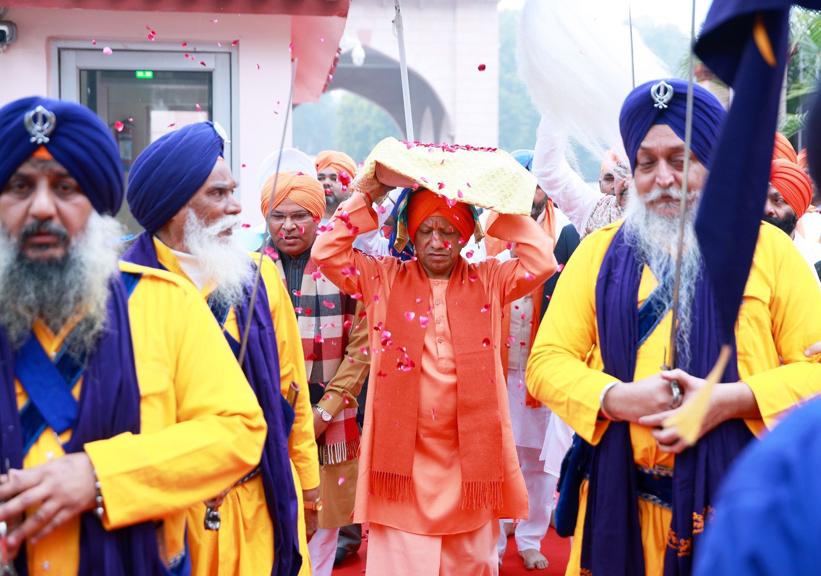 CM योगी बोले - औरंगजेब का कोई नाम लेने वाला नहीं..वीर बाल दिवस के कार्यक्रम में पग पहनकर पहुंचे योगी