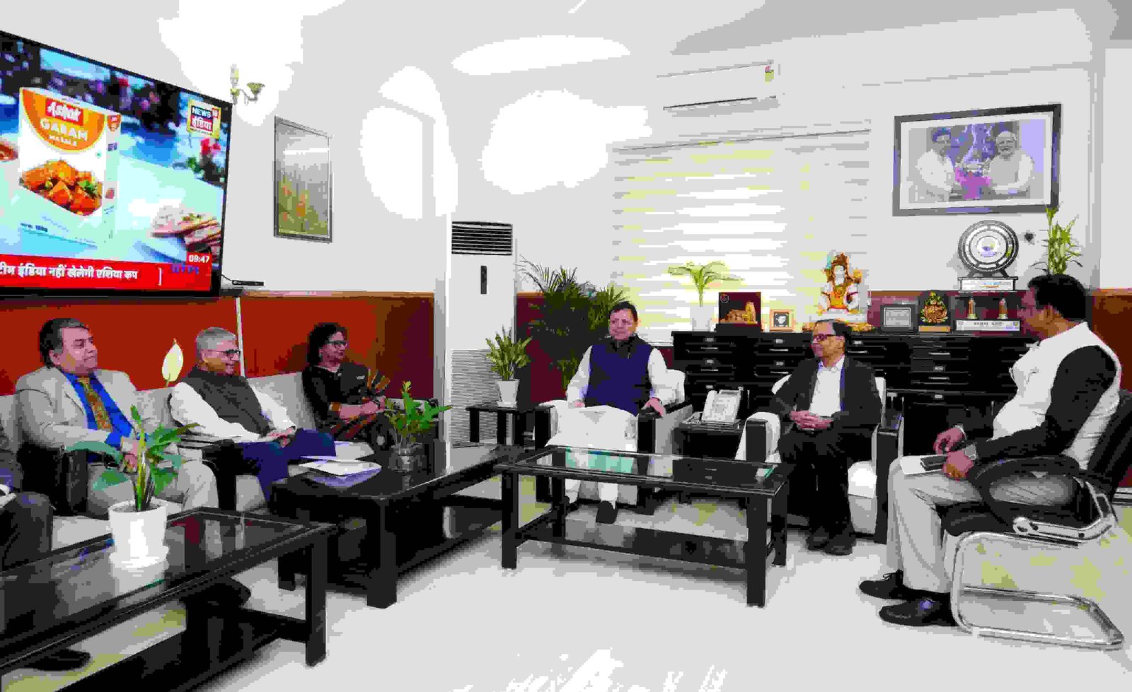 16th Finance Commission Uttarakhand: मुख्यमंत्री पुष्कर सिंह धामी ने किया 16वें वित्त आयोग के प्रतिनिधिमंडल का स्वागत, उत्तराखंड के विकास पर होगी चर्चा