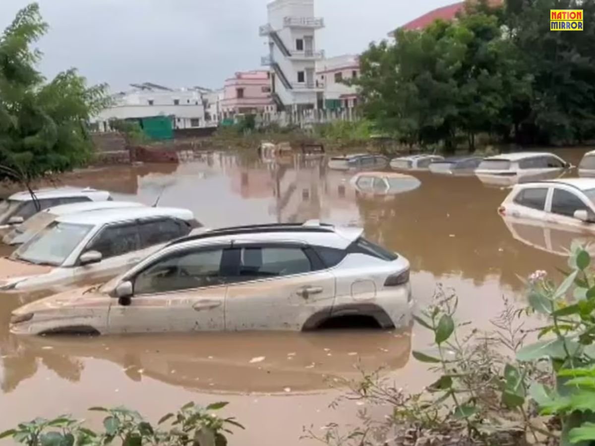 गुजरात में बारिश का कहर, कई जिलों में बाढ़ जैसे हालात