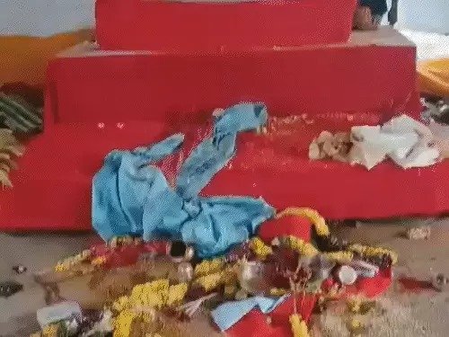 हैदराबाद के दुर्गा पंडाल में तोड़फोड़: देवी की मूर्ति को किया खंडित