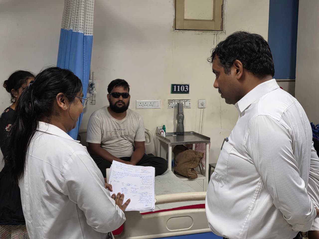 300 लोगों की आंखों को नुकसान, जग प्रशासन, पाइप गन पर बैन, कलेक्टर ने घायलों का जाना हाल-चाल