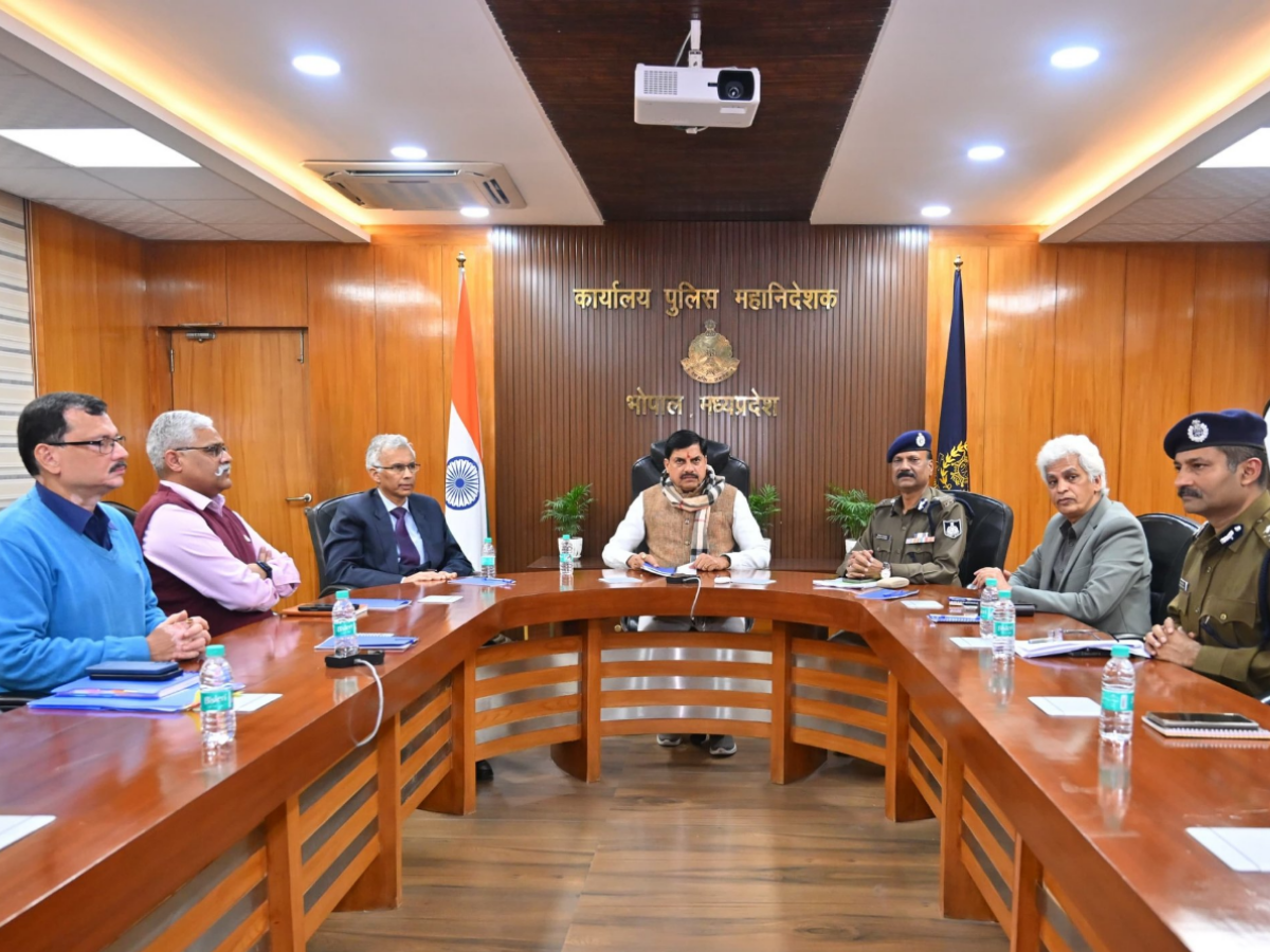 MP Crime News Update : सीएम डॉ मोहन यादव ने अफसरों को लगाई फटकार..