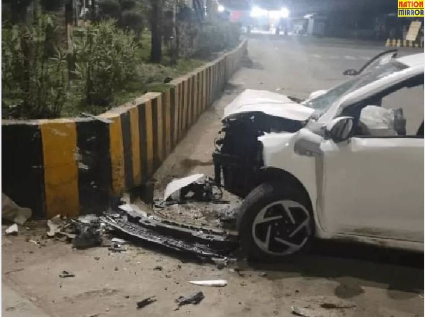 Indore Car Accident News: तेज रफ्तार कार डिवाइडर से टकराई, हुआ हादासा!