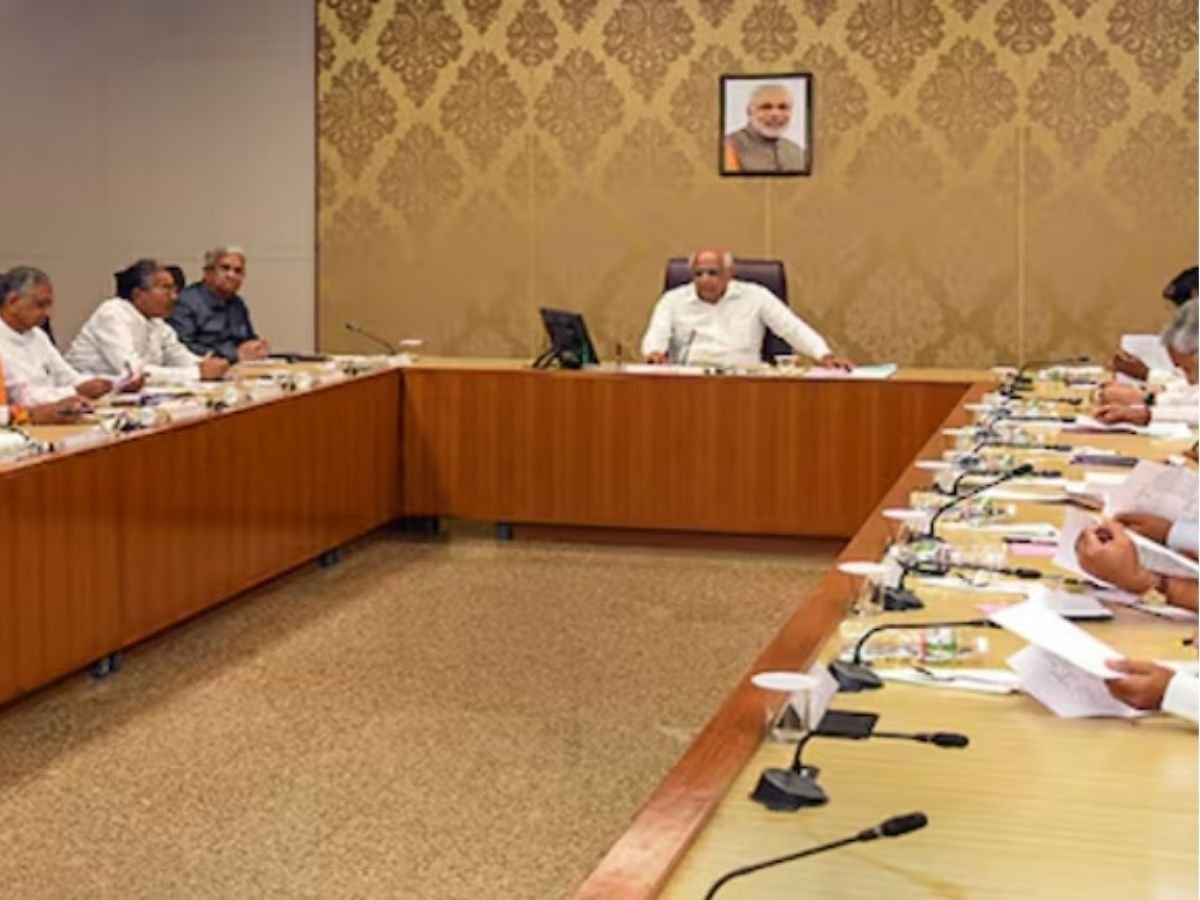 गुजरात मंत्रिमंडल फेरबदल: 16 मंत्रियों ने दिया इस्तीफा, कल नई कैबिनेट शपथ लेगी
