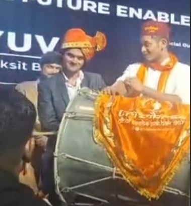 Mahaaryaman's visit to UAE: यूएई में महाआर्यमन ने बजाया ढोल