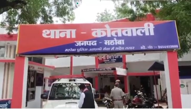 Mahoba News: सरकारी डॉक्टर को 30 लाख की रंगदारी और जान से मारने की धमकी, महोबा में सनसनी।