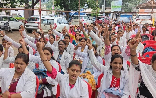 NHM Strike Chhattisgarh: एनएचएम कर्मचारियों पर सरकार का बड़ा फैसला: "काम नहीं तो वेतन नहीं"