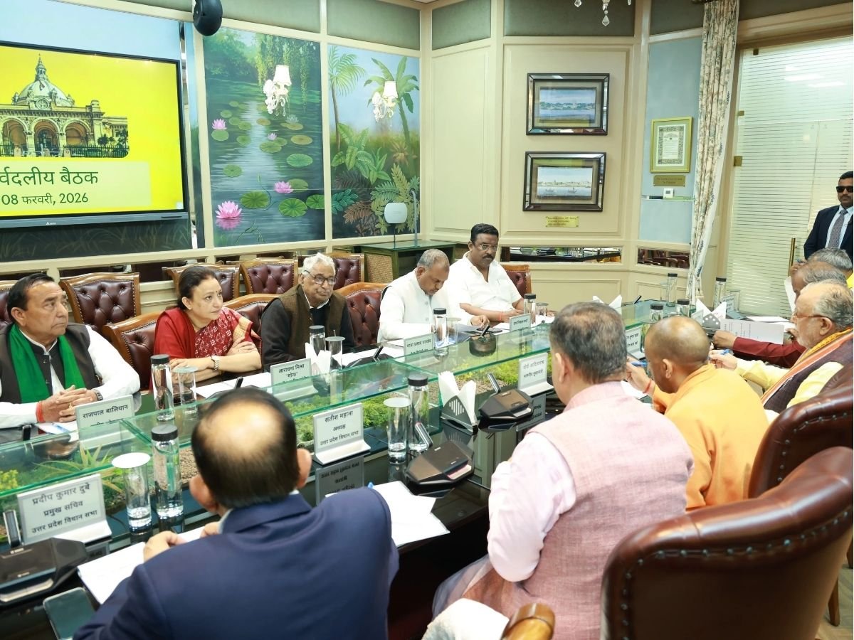 बजट से पहले CM योगी ने की सर्वदलीय बैठक, कानून-व्यवस्था पर ध्यान