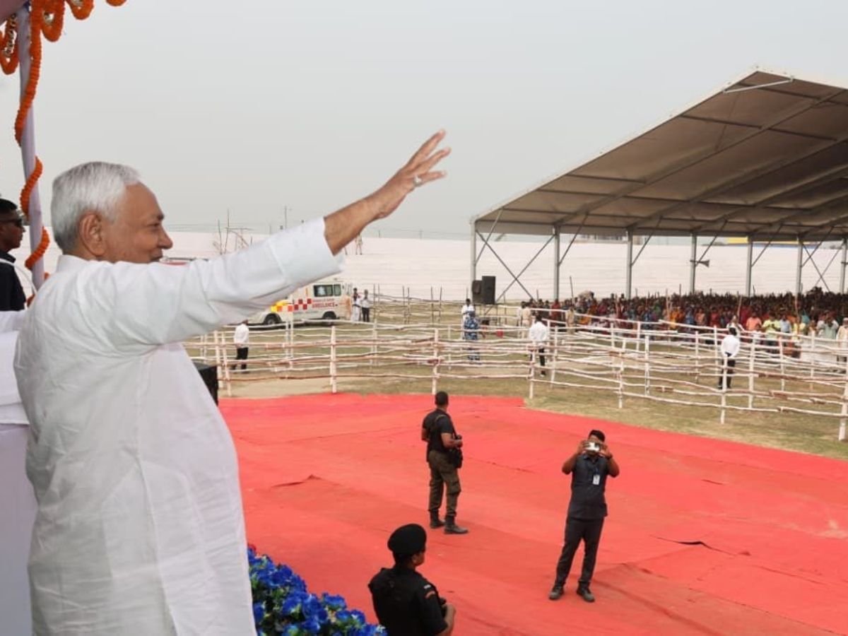 पूर्णिया पहुंचे CM नीतीश, की PM की तारीफ, भरे मंच पर रो पड़ी लेसी सिंह