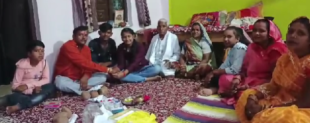Rakhi: भाई बहनों ने धूमधाम से मनाया रक्षाबंधन का त्यौहार भाई के हाथों में बंधे रक्षा सूत्र