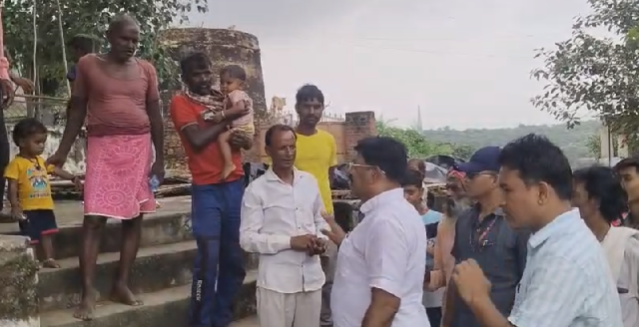 MP News: दतिया में आपदा पीड़ितों के बीच विधायक प्रदीप अग्रवाल
