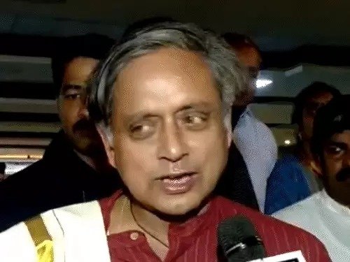 थरूर ने PM मोदी के 'नई सोच' को सराहा: ट्रम्प के विवादित बयानों पर मोदी का जवाब