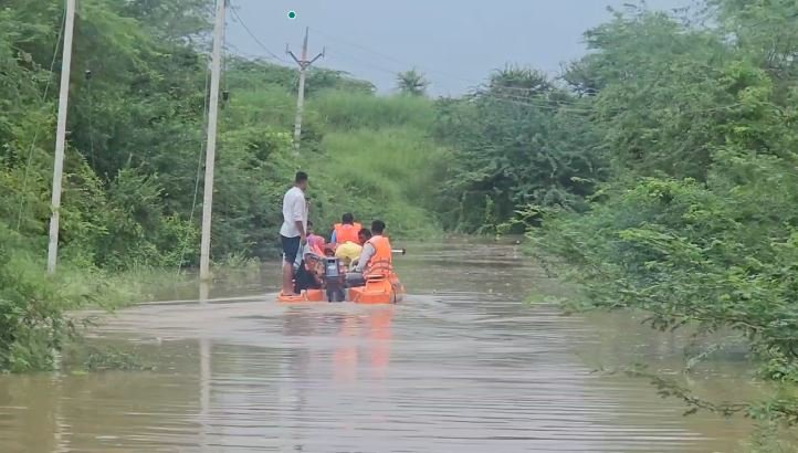 Sindh River flood: आफत की बारिश सिंध नदी का कहर… कलेक्टर स्वयं रेस्क्यू मोर्चा में शामिल