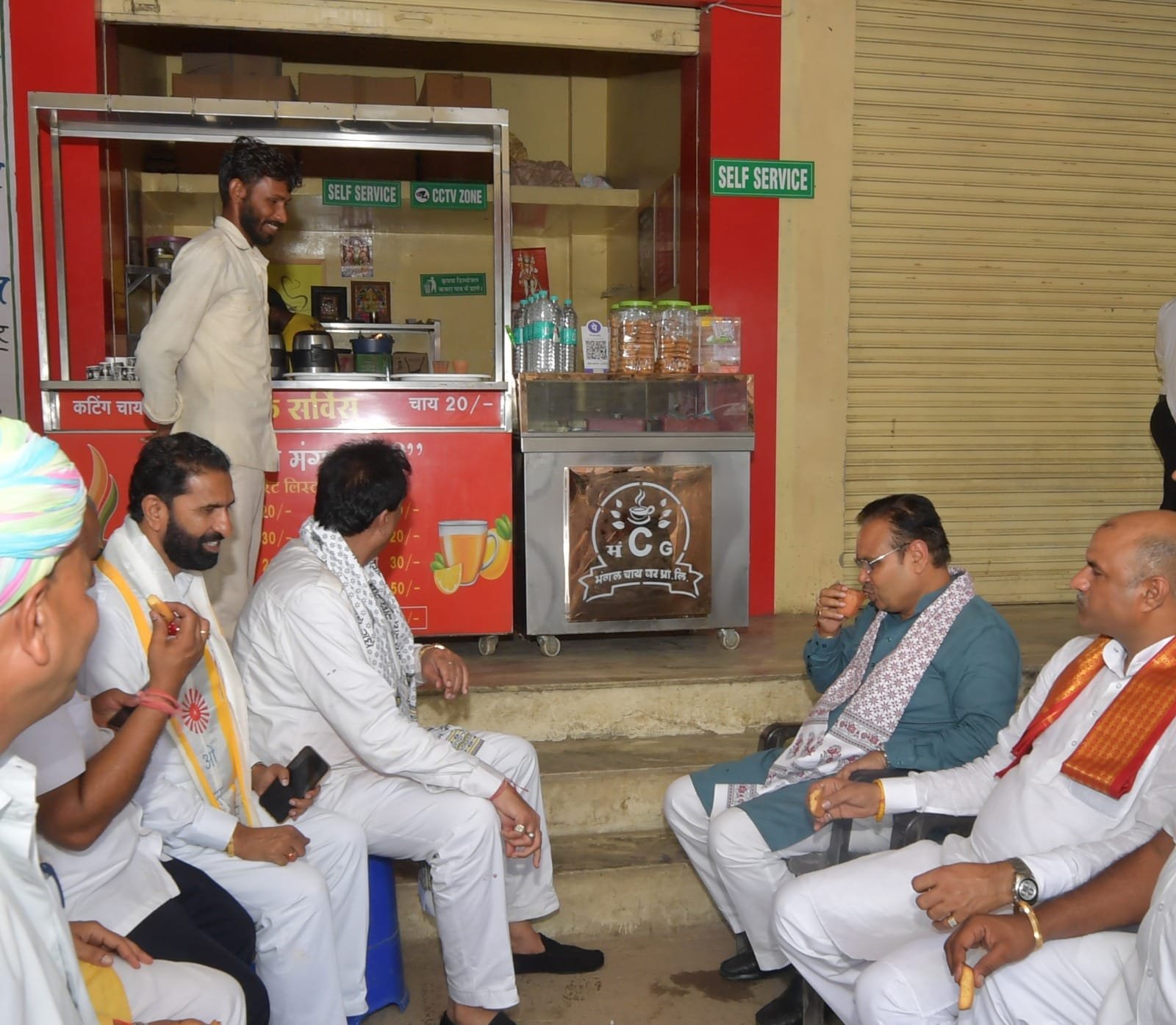 Bhajanlal Sharma tea with public: राजस्थान के मुखिया भजनलाल शर्मा ने आम लोगों के साथ पी चाय बोले-जनता की भागीदारी से ही बनती हैं नीतियां