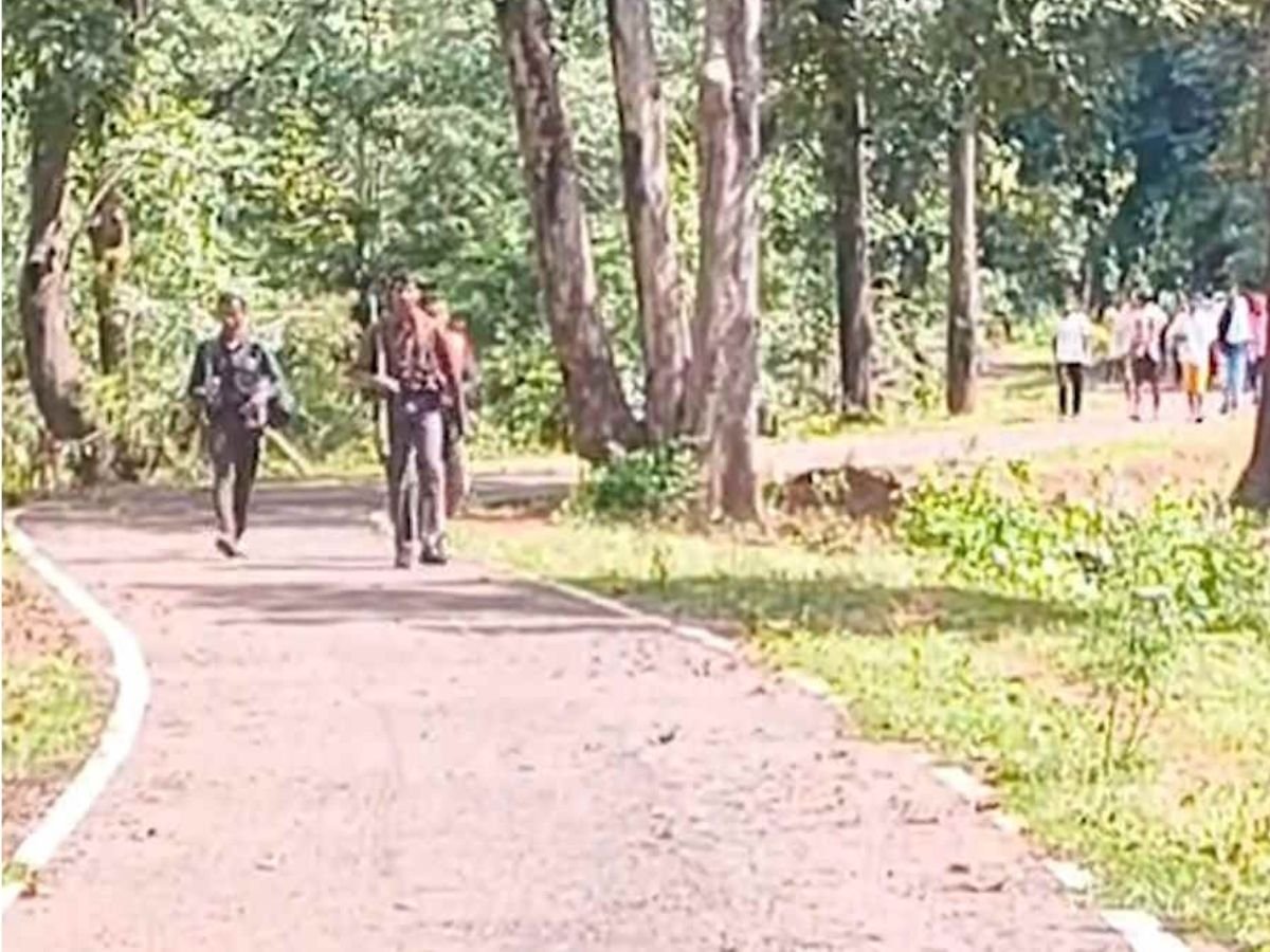 CG NEWS : अंतागढ़ में 21 नक्सलियों ने किया सरेंडर,18 हथियार डाले