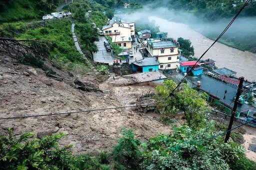 थराली में बादल फटने से मची तबाहीः आर्मी ने संभाला मोर्चा